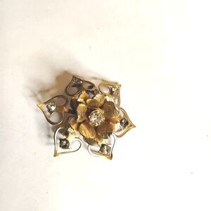 Vintage‎ Gold Tone Flower Heart Petal Brooch Adorned with Rhinestones